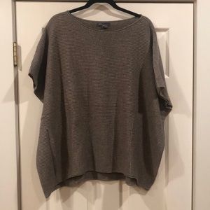 Vince- like new - sweater- size medium